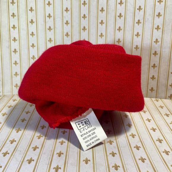 🍀 3/$15 Unbranded Red Knit Cuffed Beanie - Picture 2 of 3
